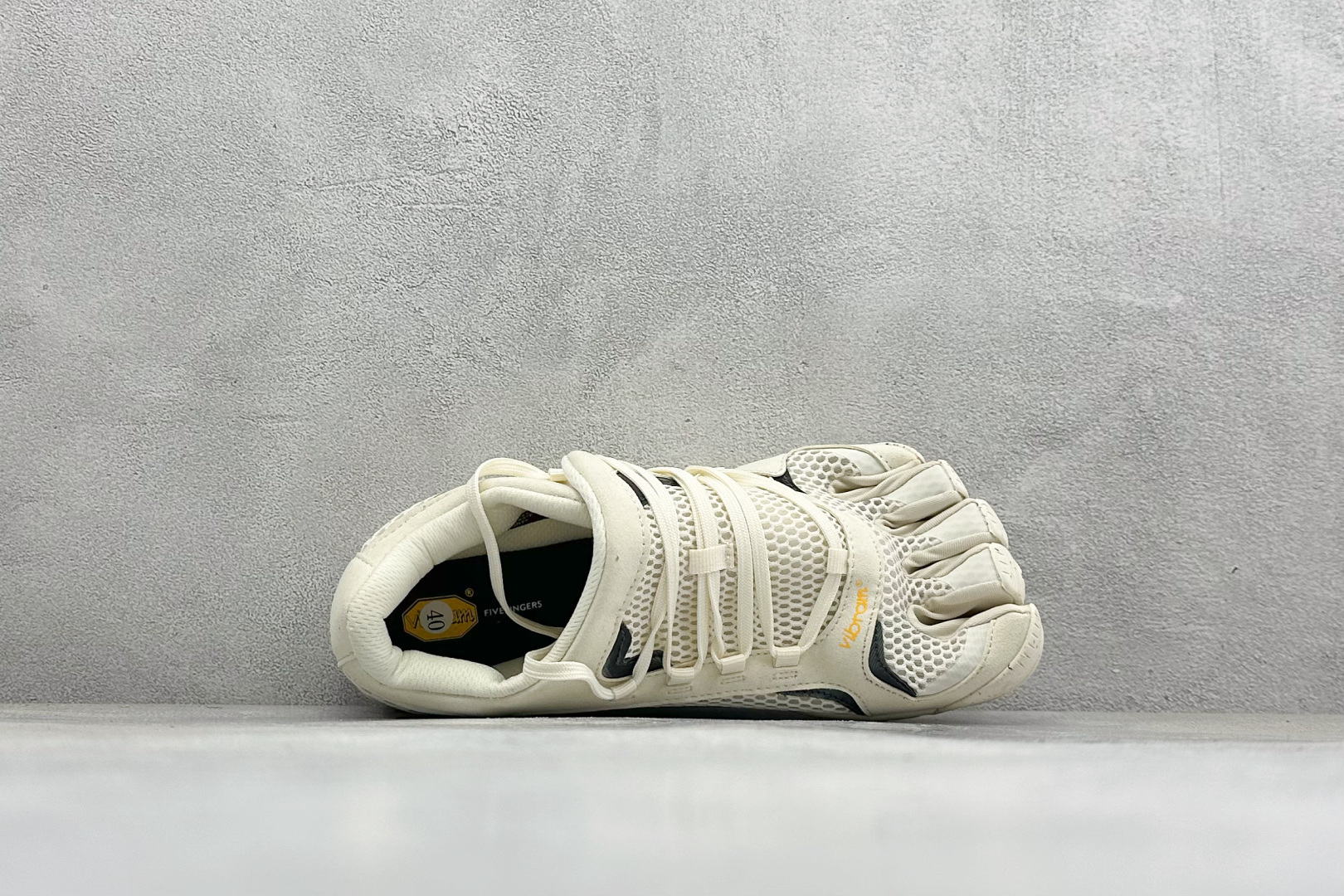 Vibram 五指鞋 专业室内综合健身运动赤足 防滑耐磨透气轻便 低帮训练鞋 货号：25M1802 尺码：36-47 编