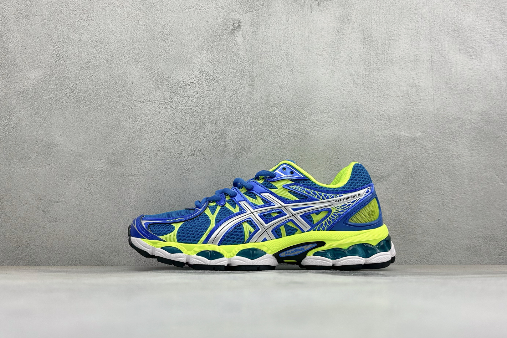 Asics Gel-CUMULUS 16 亚瑟士运动休闲透气专业跑鞋 采用工程弹性双层再生针织密度鞋面材质 后跟3D可视