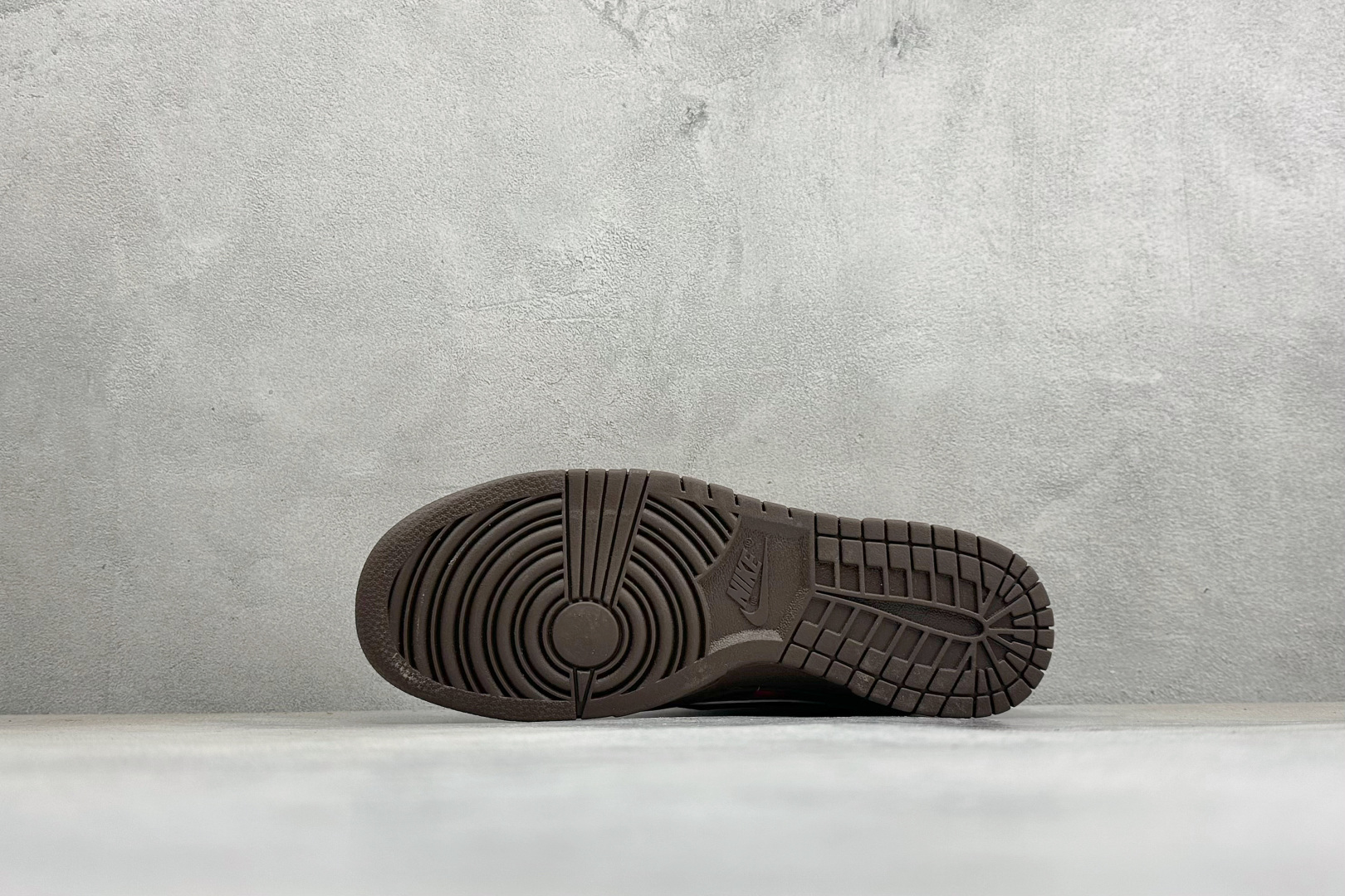 SC版Nike Dunk定制款 复古咖色板鞋|复古风直接焊在脚上🤎,美拉德棕调真的太有味道,满印老花拼接麂皮质感拉满,红 SC版Nike Dunk定制款 复古咖色板鞋|复古风直接焊在脚上🤎,美拉德棕调真的太有味道,满印老花拼接麂皮质感拉满,红