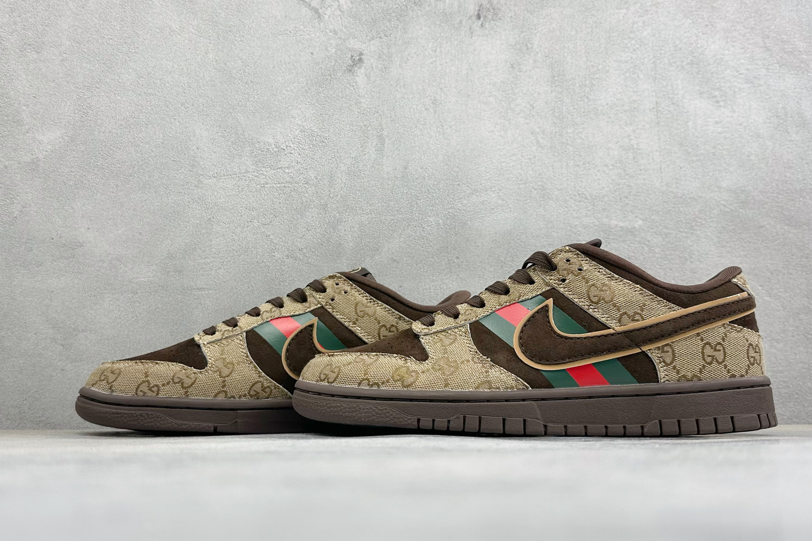 SC版Nike Dunk定制款 复古咖色板鞋|复古风直接焊在脚上🤎,美拉德棕调真的太有味道,满印老花拼接麂皮质感拉满,红 SC版Nike Dunk定制款 复古咖色板鞋|复古风直接焊在脚上🤎,美拉德棕调真的太有味道,满印老花拼接麂皮质感拉满,红
