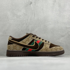 SC版Nike Dunk定制款 复古咖色板鞋|复古风直接焊在脚上🤎,美拉德棕调真的太有味道,满印老花拼接麂皮质感拉满,红 SC版Nike Dunk定制款 复古咖色板鞋|复古风直接焊在脚上🤎,美拉德棕调真的太有味道,满印老花拼接麂皮质感拉满,红