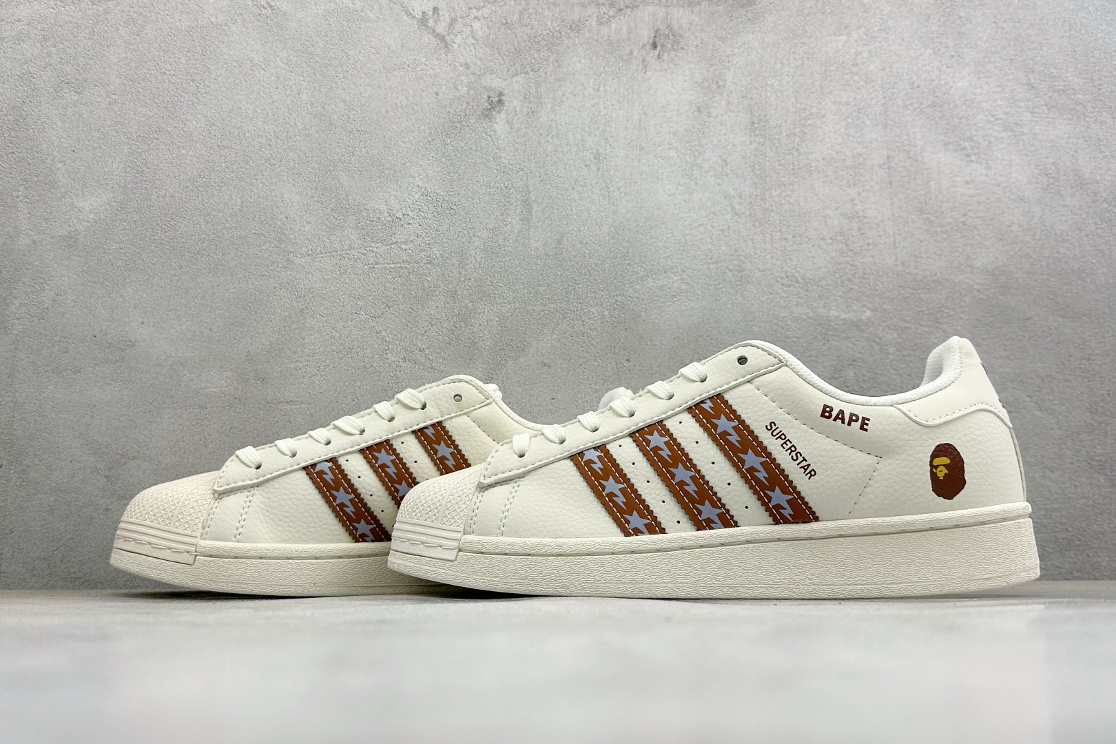 福利特价 ADIDAS SUPERSTAR 三叶草☘️经典贝壳头系列 新款休闲板鞋潮流男女士运动鞋 。鞋面柔软皮革材质 福利特价 ADIDAS SUPERSTAR 三叶草☘️经典贝壳头系列 新款休闲板鞋潮流男女士运动鞋 。鞋面柔软皮革材质