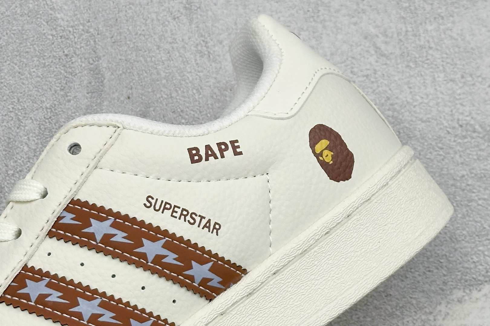 福利特价 ADIDAS SUPERSTAR 三叶草☘️经典贝壳头系列 新款休闲板鞋潮流男女士运动鞋 。鞋面柔软皮革材质 福利特价 ADIDAS SUPERSTAR 三叶草☘️经典贝壳头系列 新款休闲板鞋潮流男女士运动鞋 。鞋面柔软皮革材质