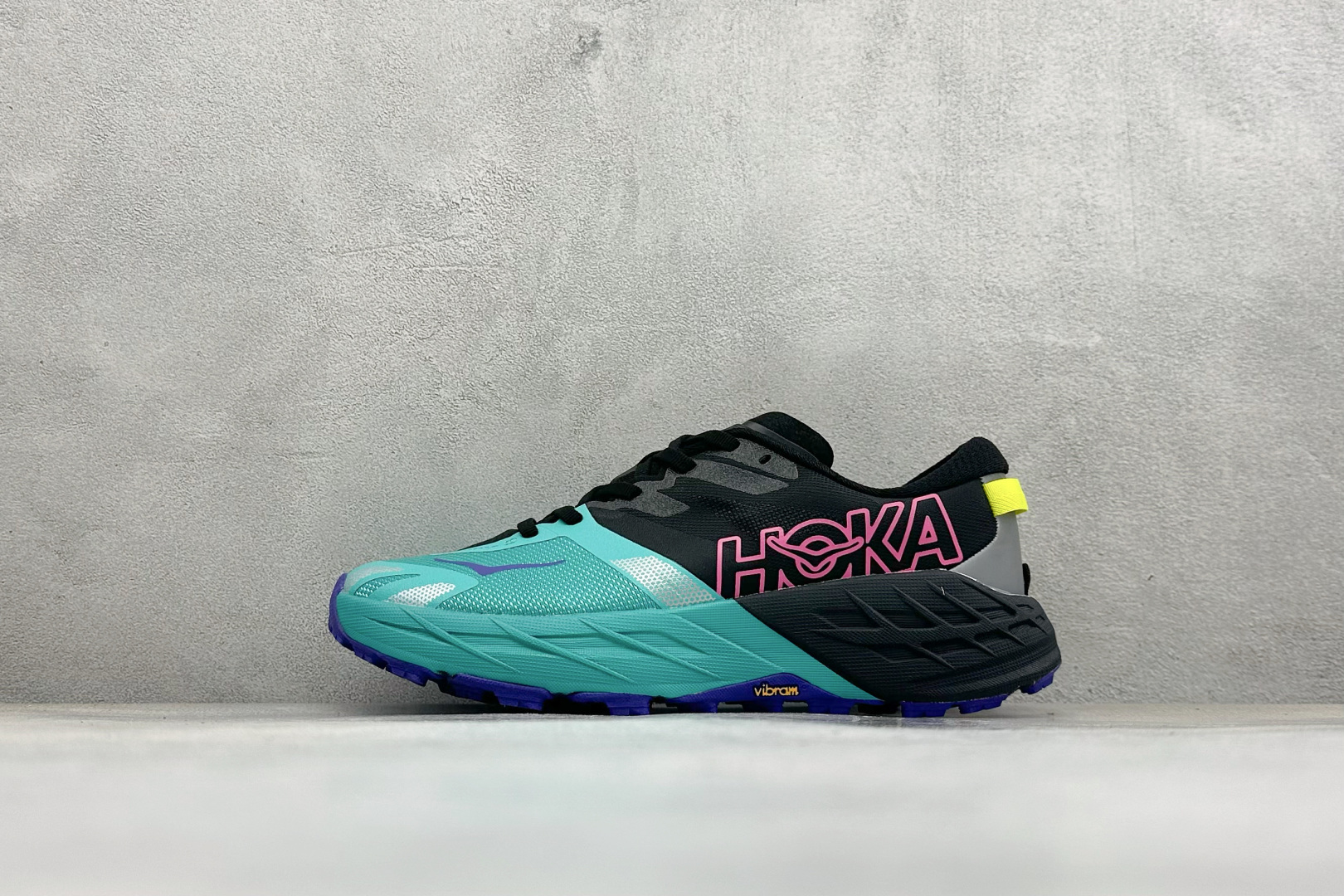 HOKA ONE ONE SPEEDGOAT 7 舒适百搭越野跑鞋 J-FRAME™M结构拥有专利认证，避免防过度内 旋