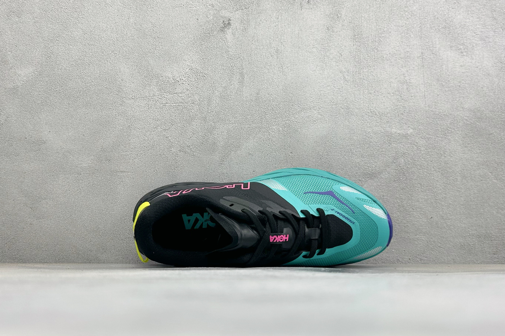 HOKA ONE ONE SPEEDGOAT 7 舒适百搭越野跑鞋 J-FRAME™M结构拥有专利认证，避免防过度内 旋