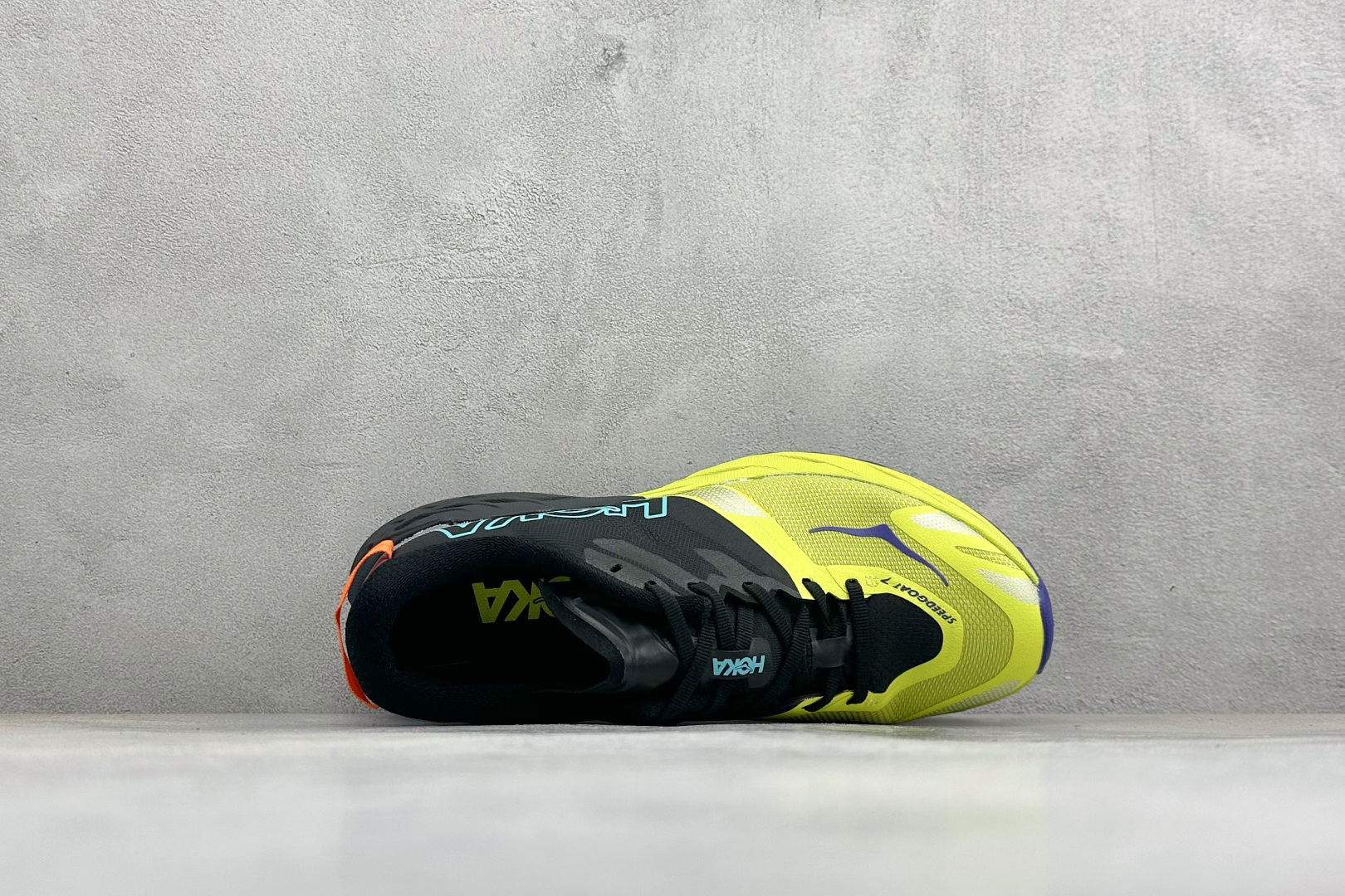 HOKA ONE ONE SPEEDGOAT 7 舒适百搭越野跑鞋 J-FRAME™M结构拥有专利认证，避免防过度内 旋