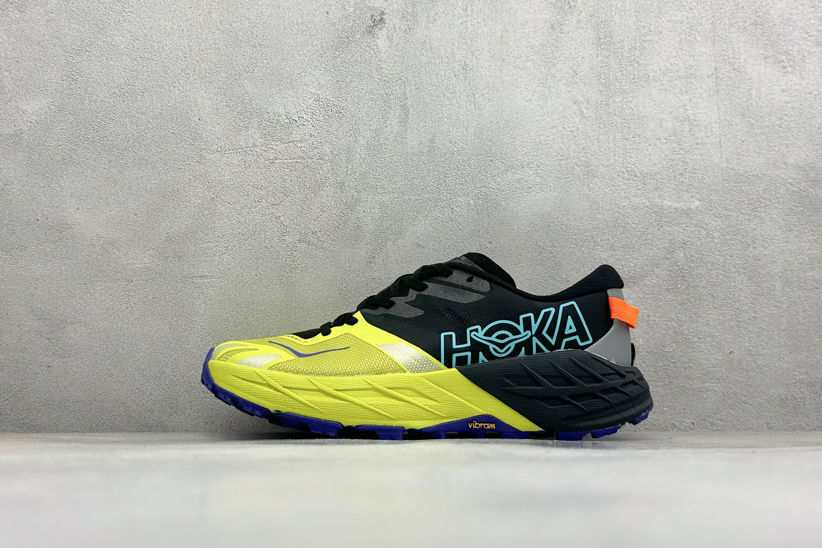 HOKA ONE ONE SPEEDGOAT 7 舒适百搭越野跑鞋 J-FRAME™M结构拥有专利认证，避免防过度内 旋