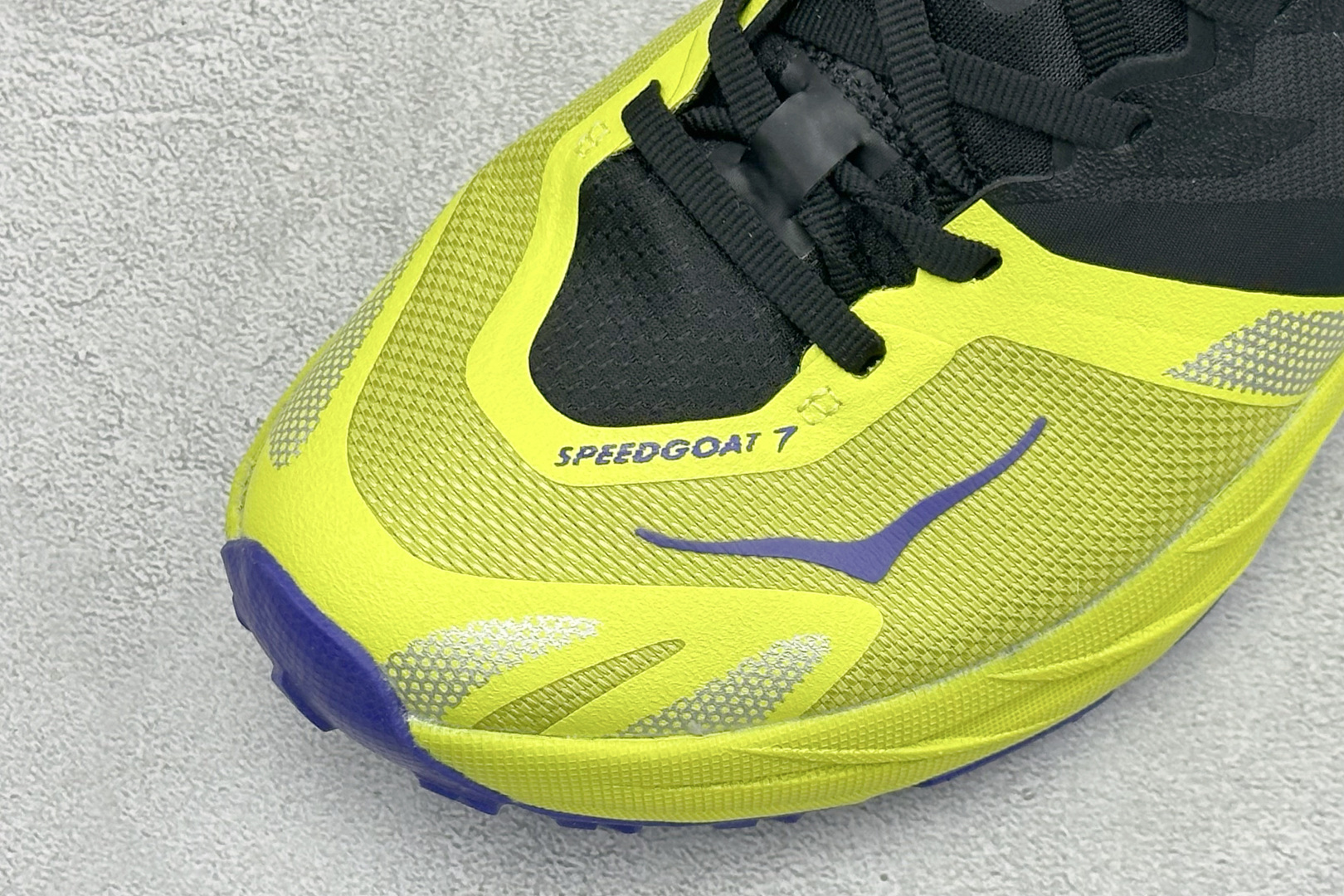 HOKA ONE ONE SPEEDGOAT 7 舒适百搭越野跑鞋 J-FRAME™M结构拥有专利认证，避免防过度内 旋