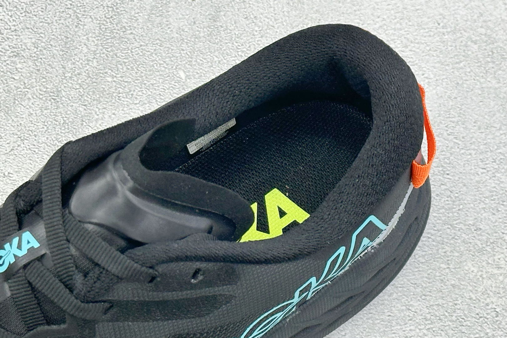 HOKA ONE ONE SPEEDGOAT 7 舒适百搭越野跑鞋 J-FRAME™M结构拥有专利认证，避免防过度内 旋