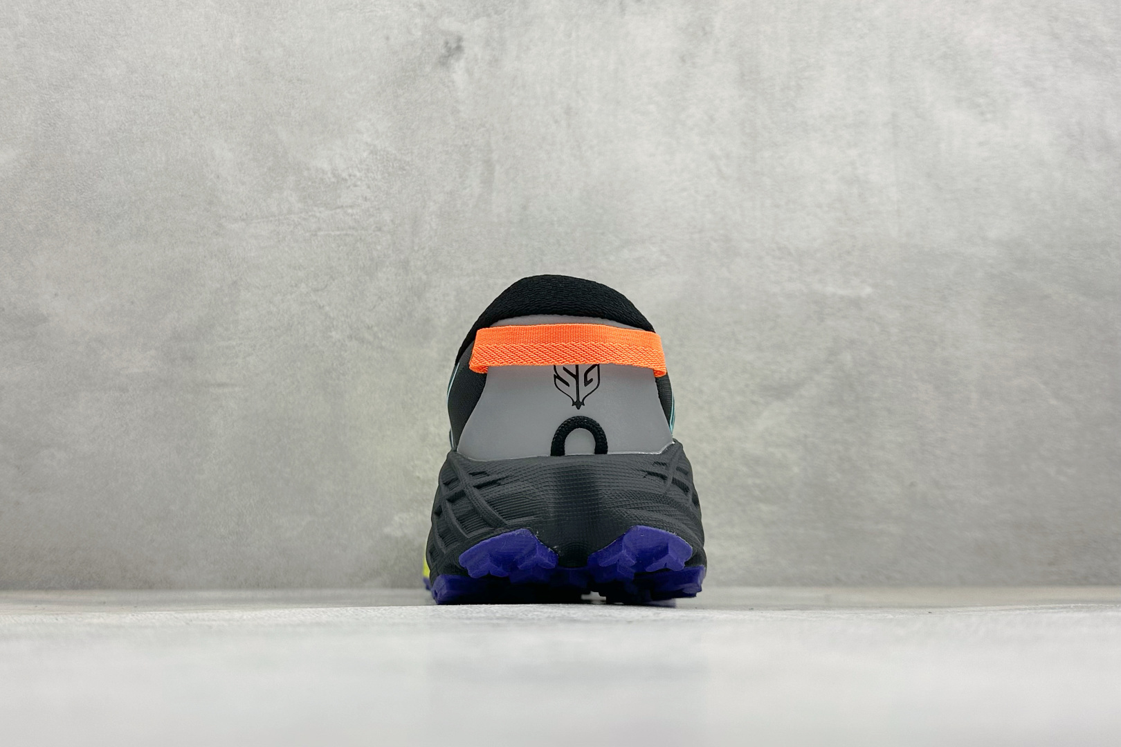 HOKA ONE ONE SPEEDGOAT 7 舒适百搭越野跑鞋 J-FRAME™M结构拥有专利认证，避免防过度内 旋