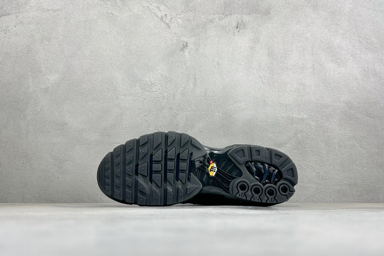 ACW* x Nike Air Max Plus 全头层 耐克复古气垫跑鞋 货号:FD7855-001 尺码:39 40 ACW* x Nike Air Max Plus 全头层 耐克复古气垫跑鞋 货号:FD7855-001 尺码:39 40