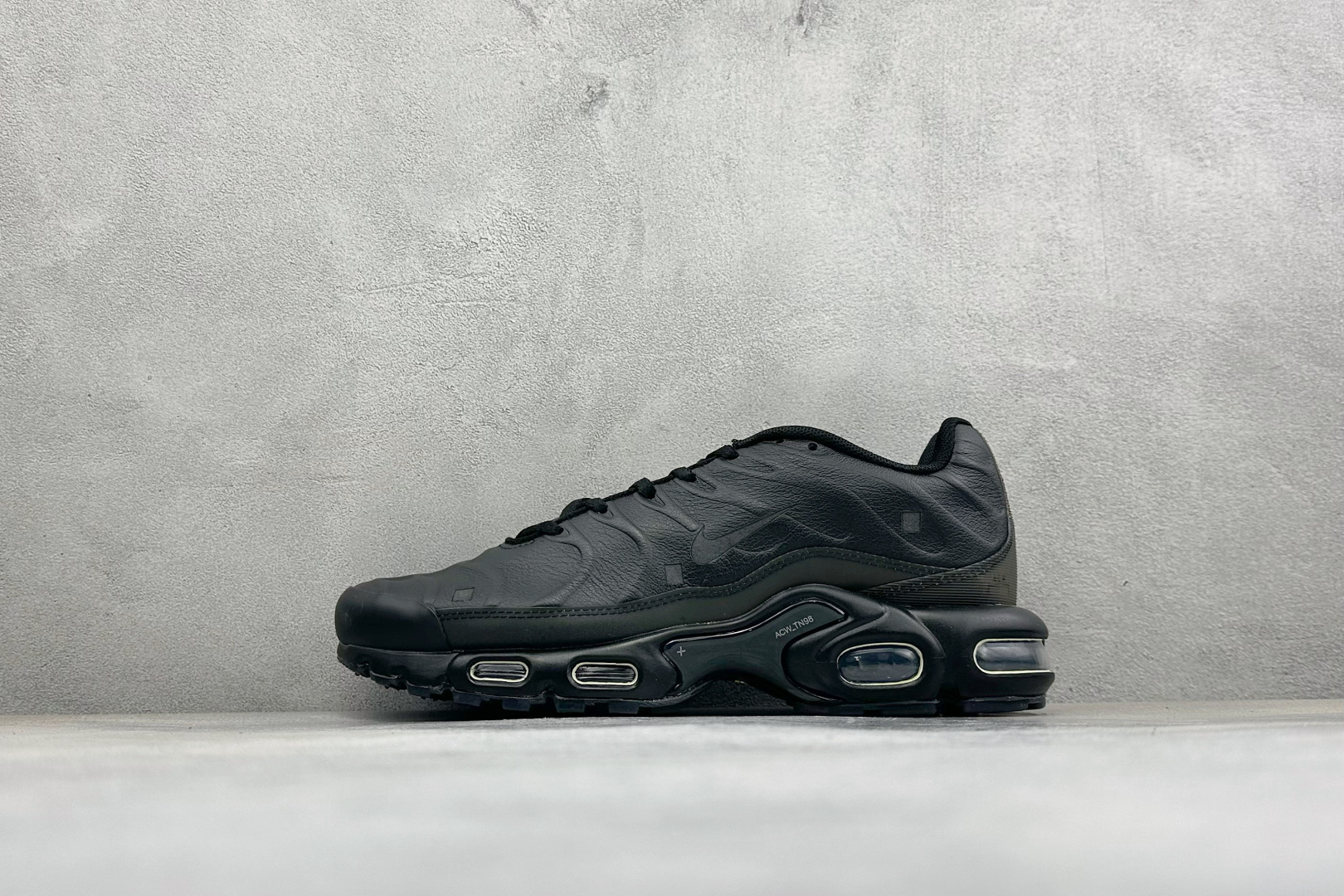 ACW* x Nike Air Max Plus 全头层 耐克复古气垫跑鞋 货号:FD7855-001 尺码:39 40 ACW* x Nike Air Max Plus 全头层 耐克复古气垫跑鞋 货号:FD7855-001 尺码:39 40