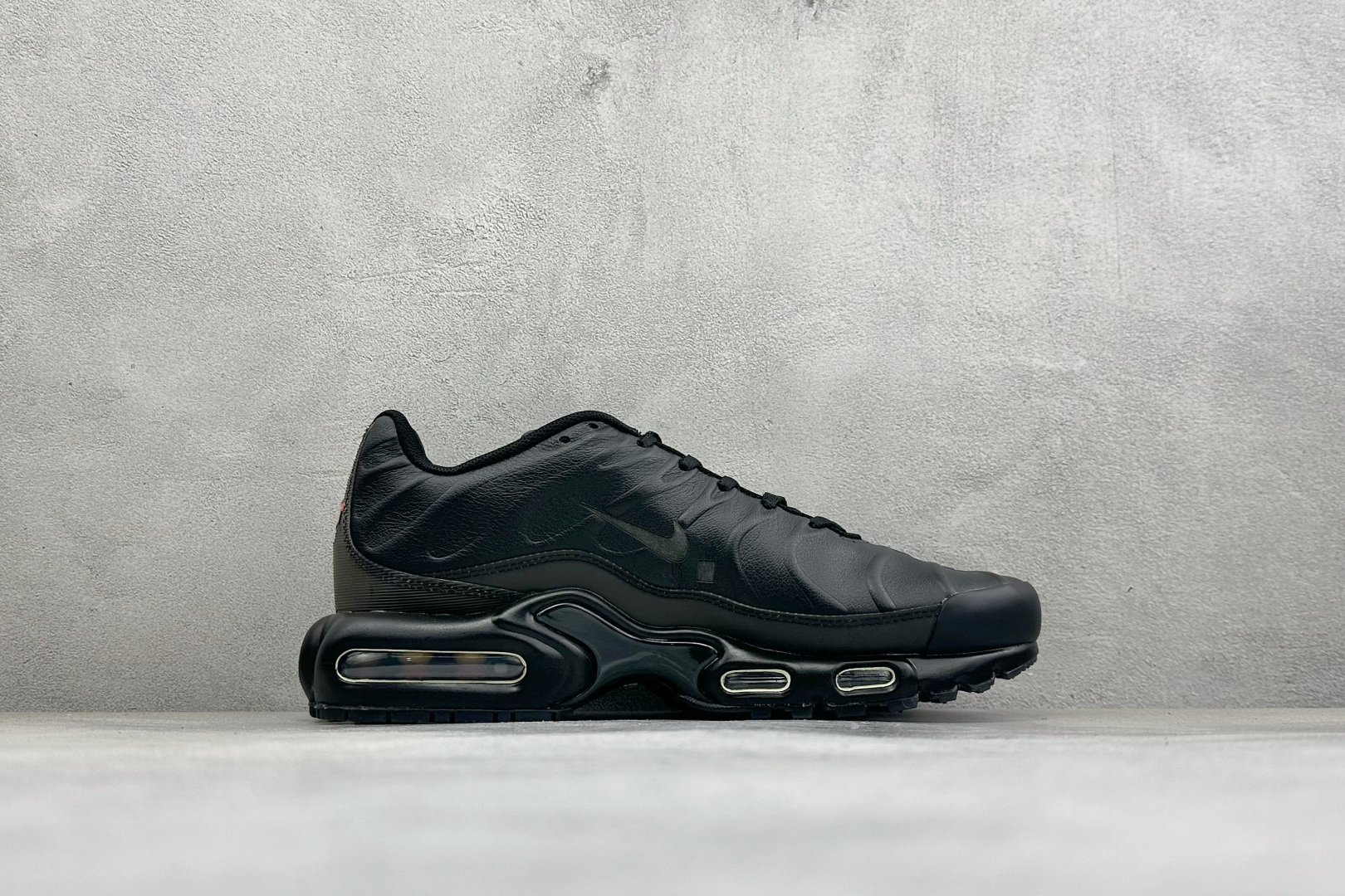 ACW* x Nike Air Max Plus 全头层 耐克复古气垫跑鞋 货号:FD7855-001 尺码:39 40 ACW* x Nike Air Max Plus 全头层 耐克复古气垫跑鞋 货号:FD7855-001 尺码:39 40