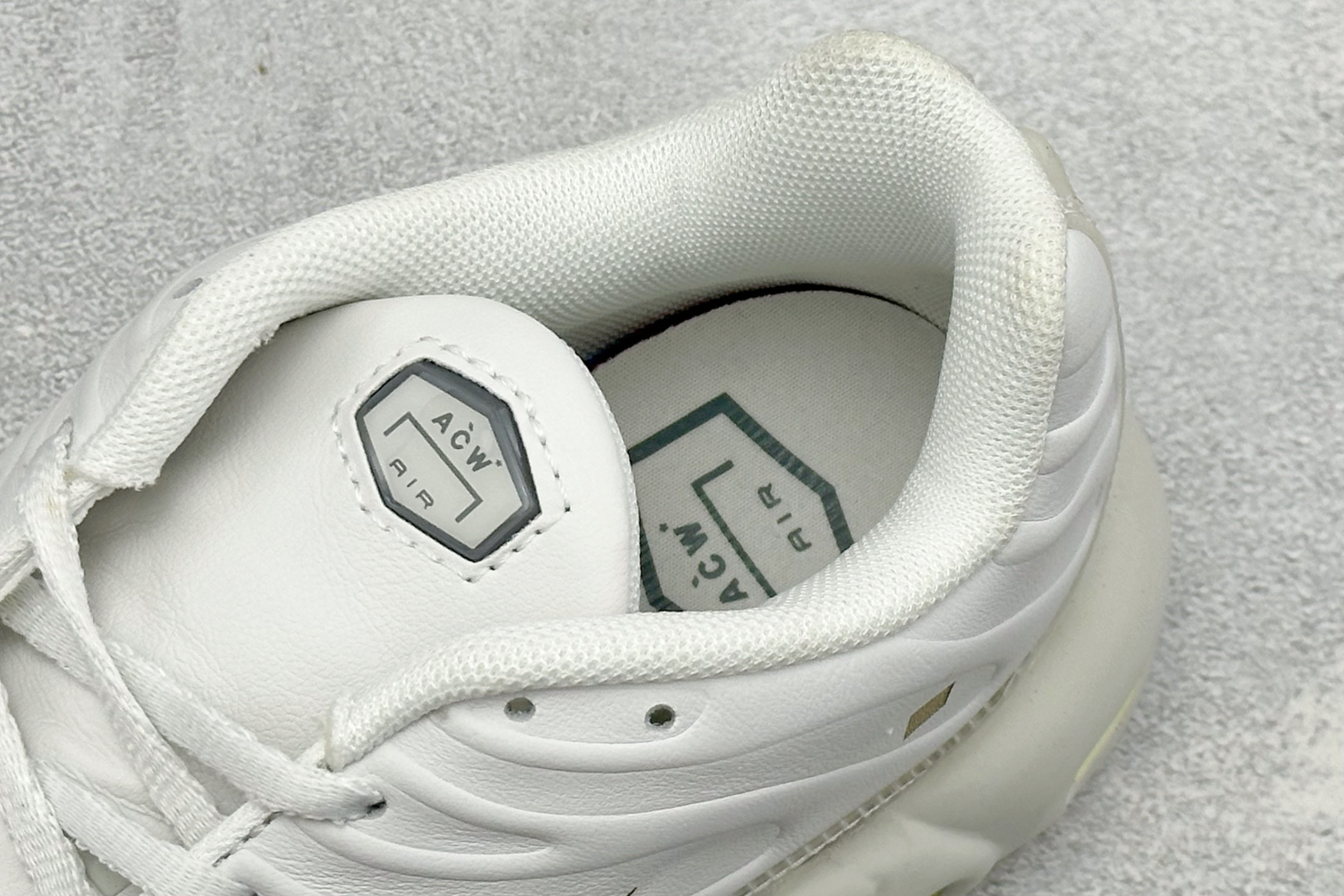 ACW* x Nike Air Max Plus 全头层 耐克复古气垫跑鞋 货号:FD7855-002 尺码:39 40 ACW* x Nike Air Max Plus 全头层 耐克复古气垫跑鞋 货号:FD7855-002 尺码:39 40