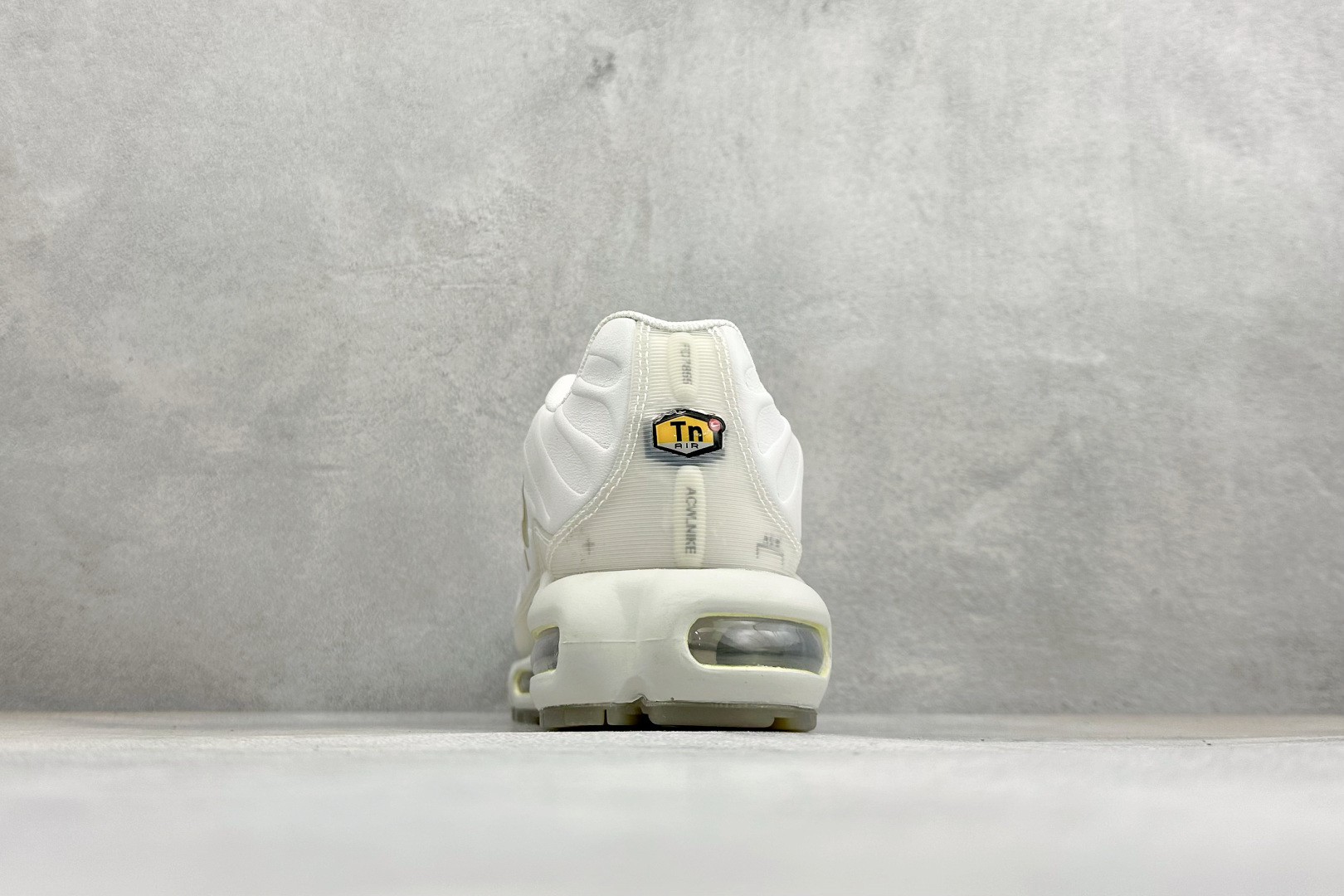 ACW* x Nike Air Max Plus 全头层 耐克复古气垫跑鞋 货号:FD7855-002 尺码:39 40 ACW* x Nike Air Max Plus 全头层 耐克复古气垫跑鞋 货号:FD7855-002 尺码:39 40