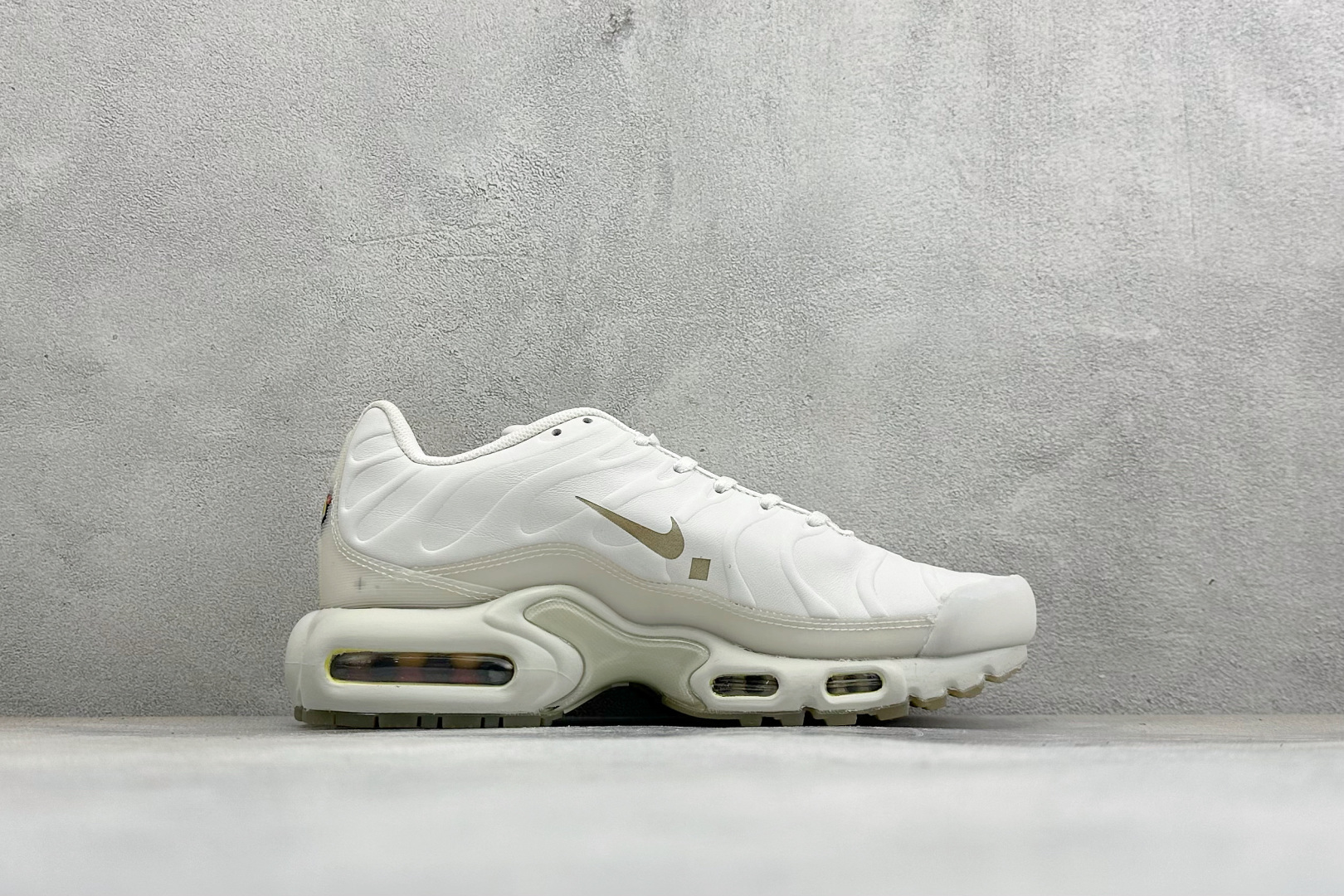ACW* x Nike Air Max Plus 全头层 耐克复古气垫跑鞋 货号:FD7855-002 尺码:39 40 ACW* x Nike Air Max Plus 全头层 耐克复古气垫跑鞋 货号:FD7855-002 尺码:39 40
