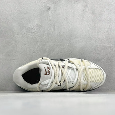 Nike V5 RNR 复古做旧 解构绑带 舒适百搭防滑耐磨 低帮跑步鞋 舒适有型适合日常穿着 该鞋款延续千禧年经典设计 Nike V5 RNR 复古做旧 解构绑带 舒适百搭防滑耐磨 低帮跑步鞋 舒适有型适合日常穿着 该鞋款延续千禧年经典设计