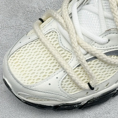Nike V5 RNR 复古做旧 解构绑带 舒适百搭防滑耐磨 低帮跑步鞋 舒适有型适合日常穿着 该鞋款延续千禧年经典设计 Nike V5 RNR 复古做旧 解构绑带 舒适百搭防滑耐磨 低帮跑步鞋 舒适有型适合日常穿着 该鞋款延续千禧年经典设计