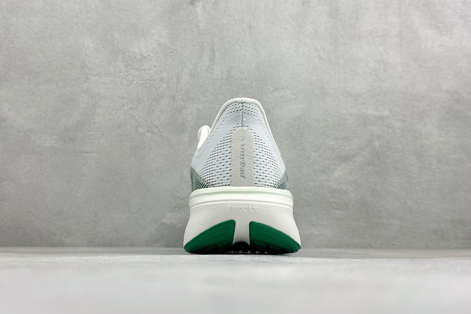 Nike Air Zoom Pegasus 42 耐克网面透气轻便耐磨跑鞋 货号：IB1881-100 尺码：36 36