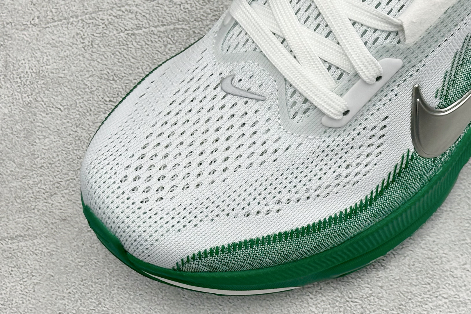 Nike Air Zoom Pegasus 42 耐克网面透气轻便耐磨跑鞋 货号：IB1881-100 尺码：36 36