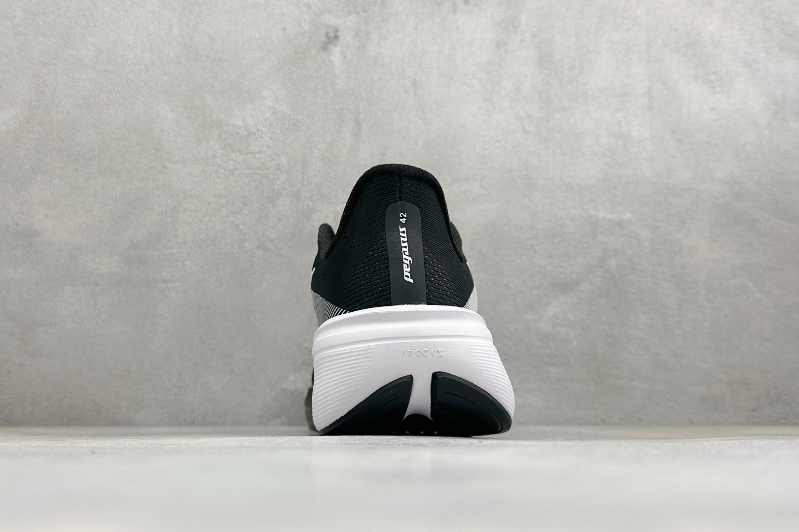 HY版Nike Air Zoom Pegasus 42 耐克网面透气轻便耐磨跑鞋 货号：IB1873-001 尺码：36