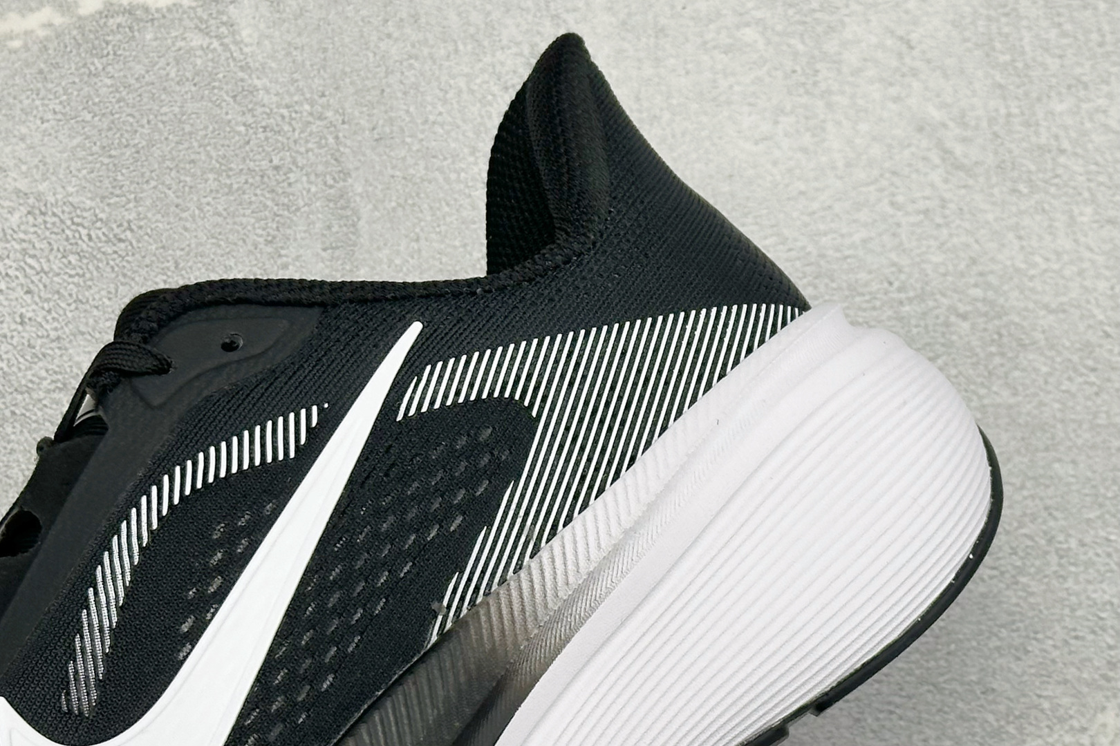 HY版Nike Air Zoom Pegasus 42 耐克网面透气轻便耐磨跑鞋 货号：IB1873-001 尺码：36