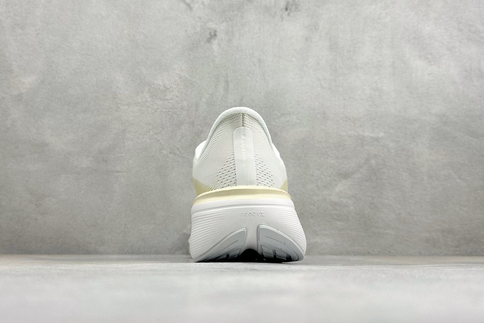 HY版Nike Air Zoom Pegasus 42 耐克网面透气轻便耐磨跑鞋 货号：IB1881-106 尺码：36