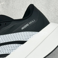 TY版AD ADIZERO EVO SL 2 阿迪超轻透气缓震跑鞋 以令人难以置信的138克重量,刷新了跑鞋轻量化的记录 TY版AD ADIZERO EVO SL 2 阿迪超轻透气缓震跑鞋 以令人难以置信的138克重量,刷新了跑鞋轻量化的记录