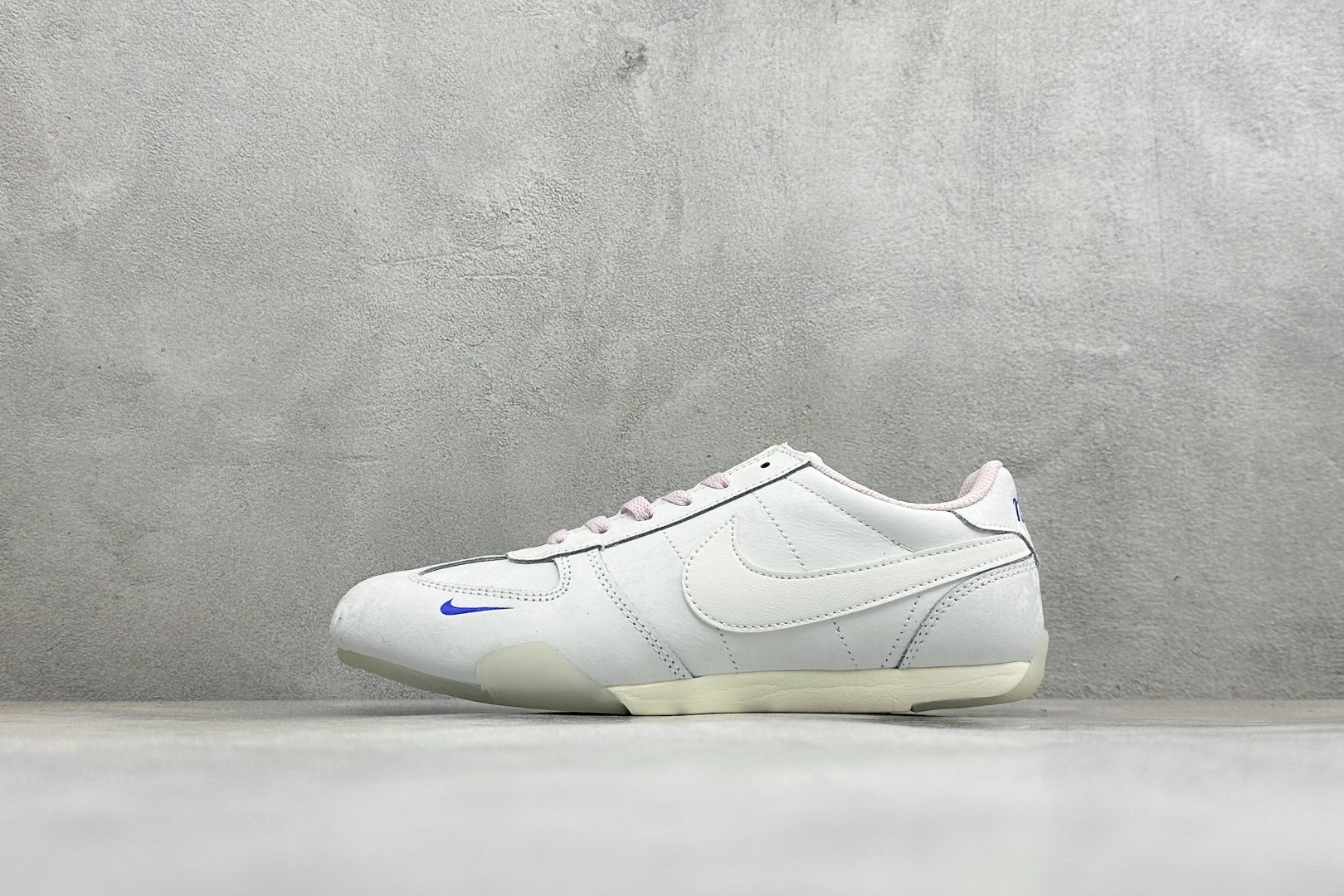 Nike Sprint Sister 耐克 舒适贴合 低帮休闲板鞋 货号: IW1255-121 尺码: 36 36.5 Nike Sprint Sister 耐克 舒适贴合 低帮休闲板鞋 货号: IW1255-121 尺码: 36 36.5