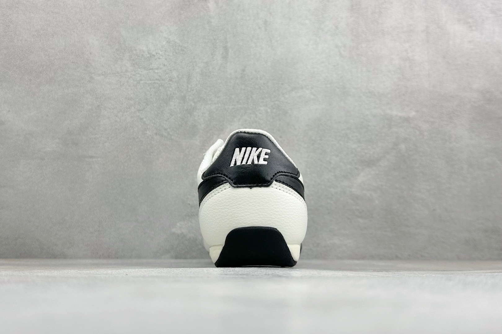 Nike Sprint Sister 耐克 舒适贴合 低帮休闲板鞋 货号: IB7102-100 尺码: 36 36.5 Nike Sprint Sister 耐克 舒适贴合 低帮休闲板鞋 货号: IB7102-100 尺码: 36 36.5