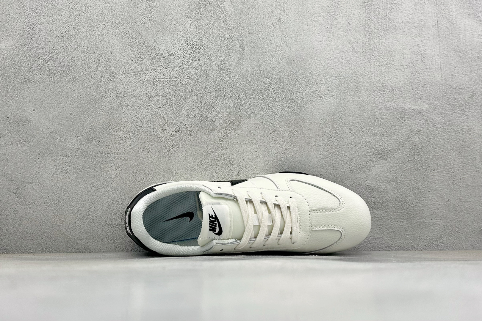 Nike Sprint Sister 耐克 舒适贴合 低帮休闲板鞋 货号: IB7102-100 尺码: 36 36.5 Nike Sprint Sister 耐克 舒适贴合 低帮休闲板鞋 货号: IB7102-100 尺码: 36 36.5