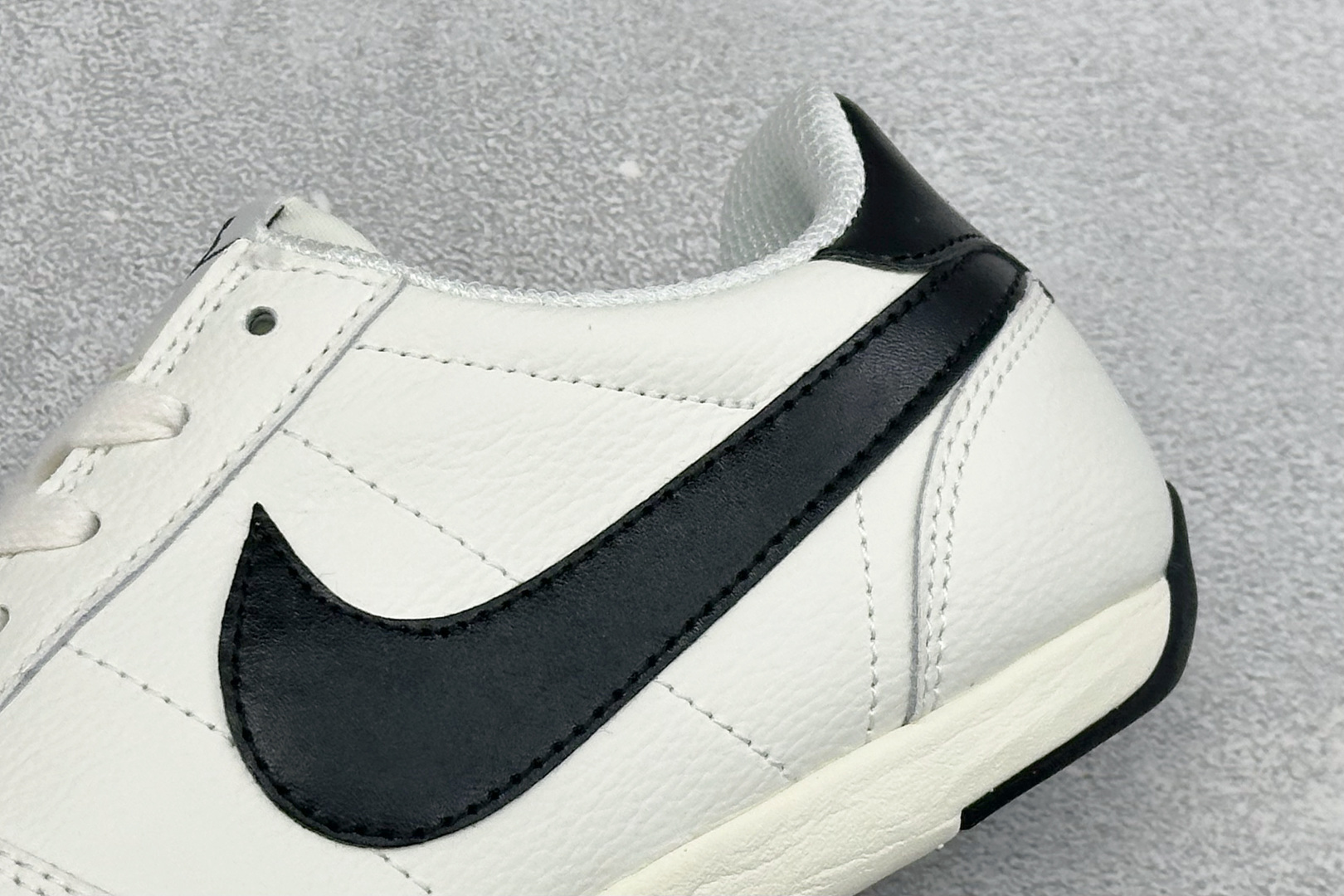 Nike Sprint Sister 耐克 舒适贴合 低帮休闲板鞋 货号: IB7102-100 尺码: 36 36.5 Nike Sprint Sister 耐克 舒适贴合 低帮休闲板鞋 货号: IB7102-100 尺码: 36 36.5