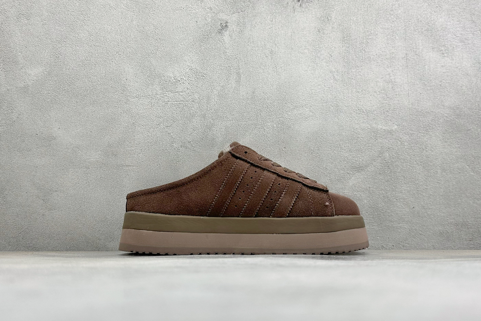 X版Adidas CAMPUS 00s WTR LO W 阿迪系列面包风经典复古低帮百搭休闲半拖 货号：JR3731加绒