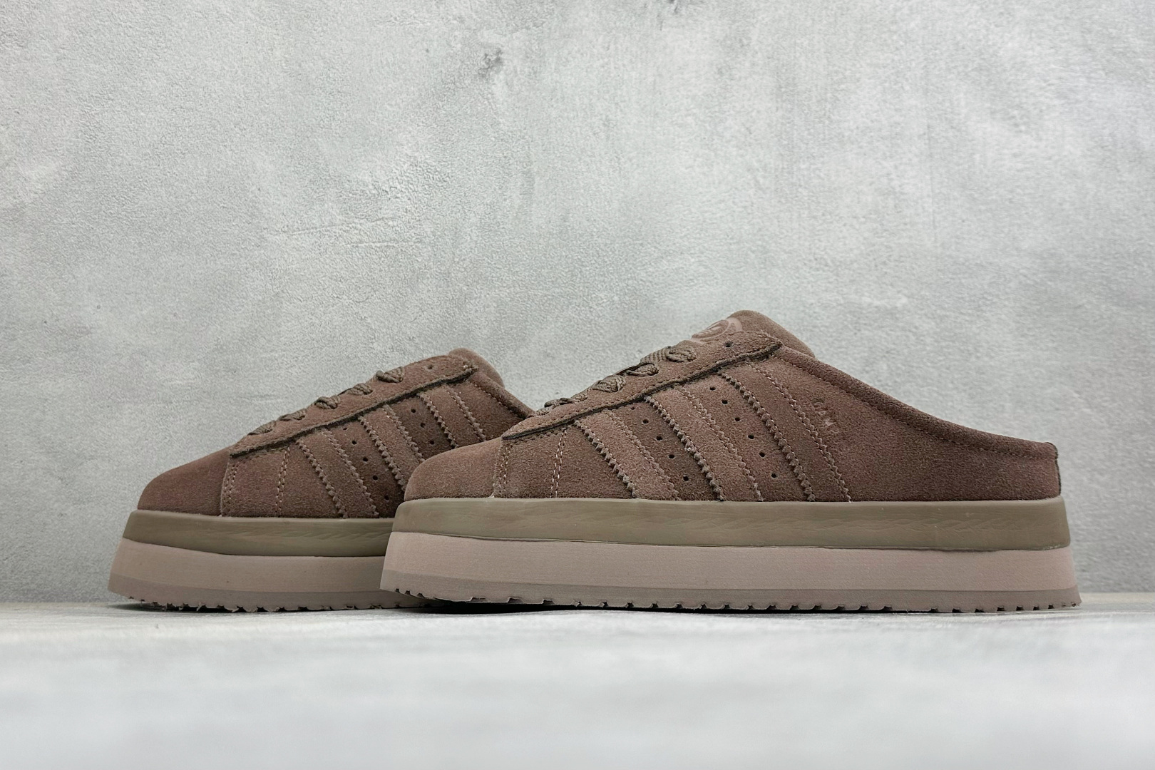 X版Adidas CAMPUS 00s WTR LO W 阿迪系列面包风经典复古低帮百搭休闲半拖 货号：JR3731加绒