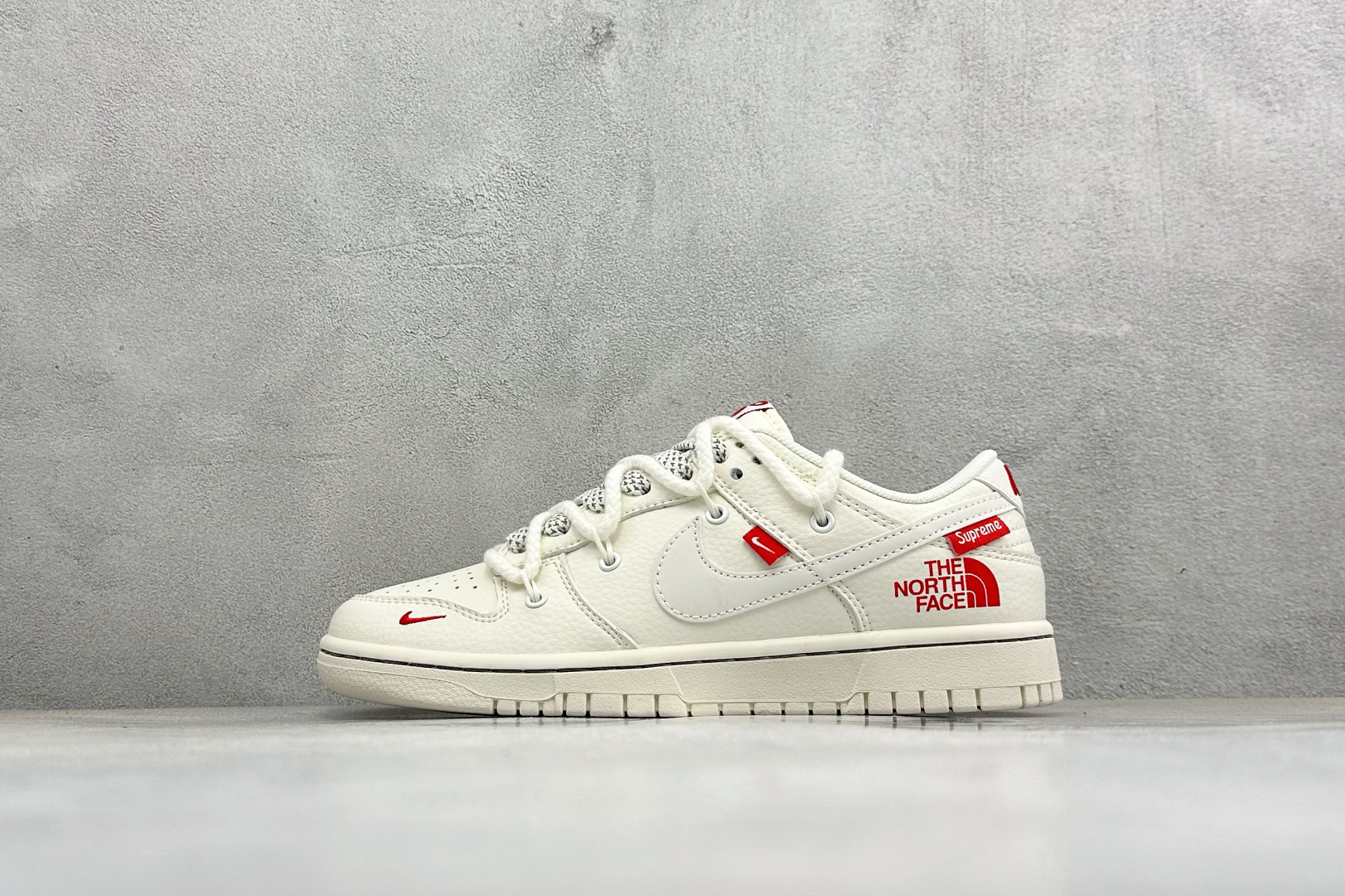 福利特价 Nike Dunk Low Retro 联名 周年高端定制 低帮休闲板鞋 #定制鞋盒 大厂纯原品质出货 超高清 福利特价 Nike Dunk Low Retro 联名 周年高端定制 低帮休闲板鞋 #定制鞋盒 大厂纯原品质出货 超高清