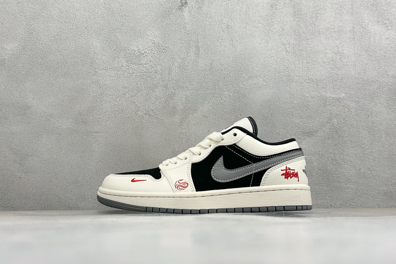 福利特价 Air Jordan 1 Low AJ1 乔1 联名 高端定制 低帮复古篮球鞋 #定制皮料 原厂3D打印 定制 福利特价 Air Jordan 1 Low AJ1 乔1 联名 高端定制 低帮复古篮球鞋 #定制皮料 原厂3D打印 定制