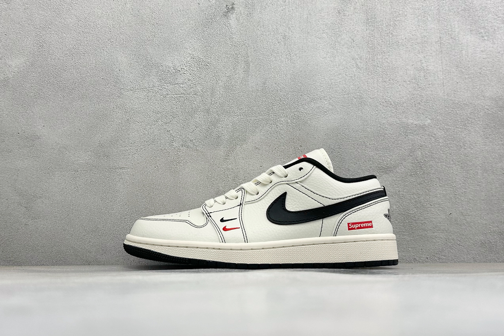 福利特价 Air Jordan 1 Low AJ1 乔1 联名 高端定制 低帮复古篮球鞋 #定制皮料 原厂3D打印 定制 福利特价 Air Jordan 1 Low AJ1 乔1 联名 高端定制 低帮复古篮球鞋 #定制皮料 原厂3D打印 定制