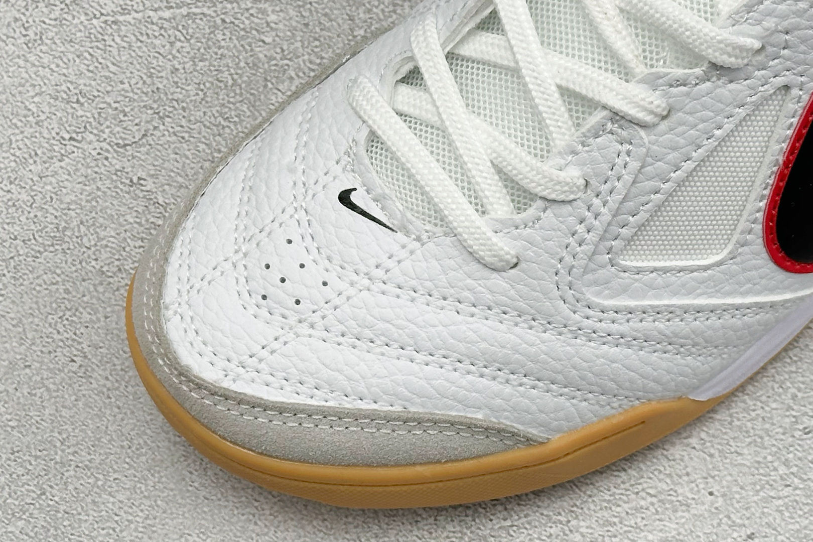 NIKE GATO 低帮生活休闲鞋 透气网布眼融入皮革，织和物合成材质覆面，营造21世初纪的畅跑美学概念。泡棉中底盈轻缓