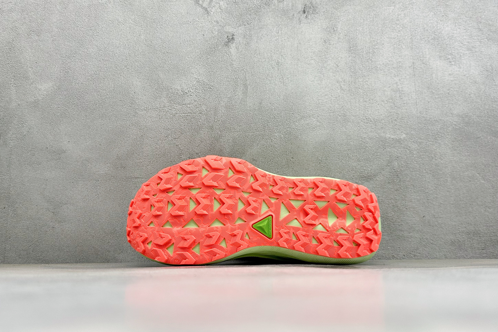 ASICS GEL-TRABUCO MAX 5 亚瑟士 网面透气越野跑步鞋 这双鞋的外观设计超级吸引人 简约大气 色彩搭 ASICS GEL-TRABUCO MAX 5 亚瑟士 网面透气越野跑步鞋 这双鞋的外观设计超级吸引人 简约大气 色彩搭