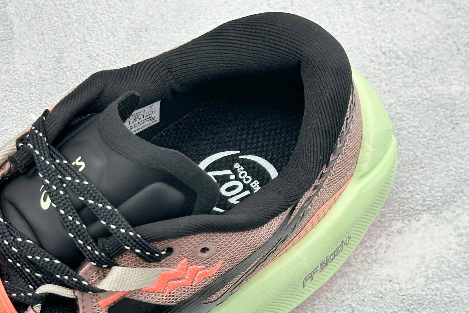 ASICS GEL-TRABUCO MAX 5 亚瑟士 网面透气越野跑步鞋 这双鞋的外观设计超级吸引人 简约大气 色彩搭 ASICS GEL-TRABUCO MAX 5 亚瑟士 网面透气越野跑步鞋 这双鞋的外观设计超级吸引人 简约大气 色彩搭