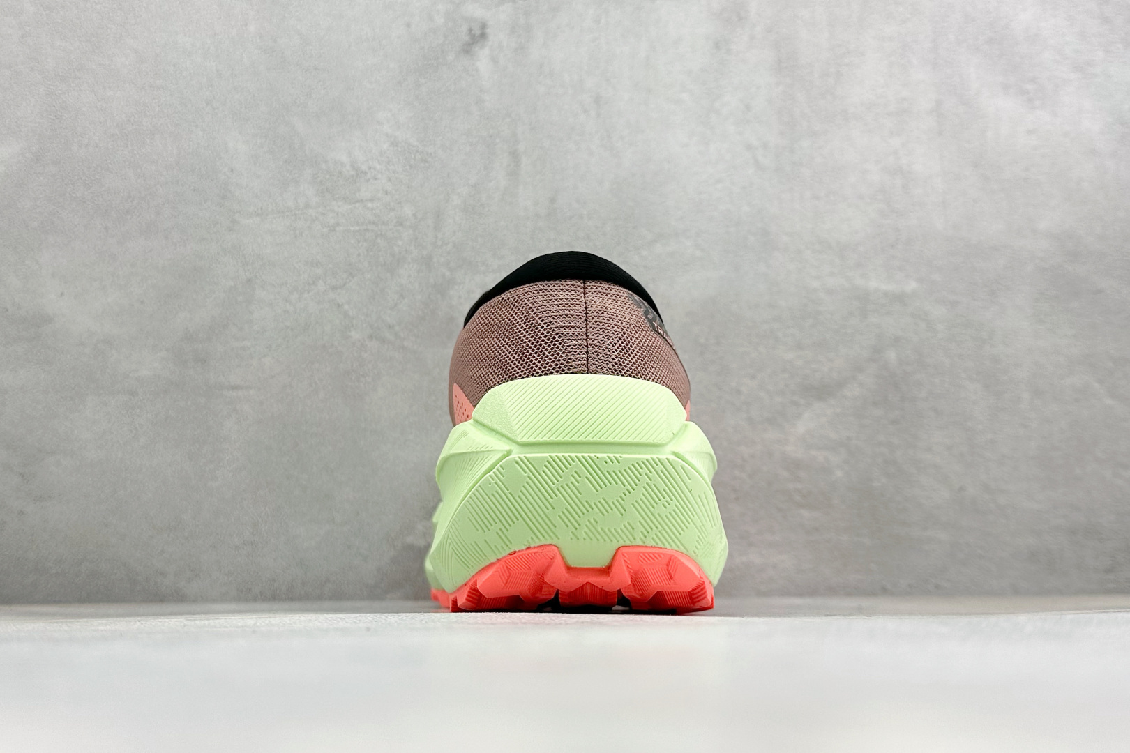 ASICS GEL-TRABUCO MAX 5 亚瑟士 网面透气越野跑步鞋 这双鞋的外观设计超级吸引人 简约大气 色彩搭 ASICS GEL-TRABUCO MAX 5 亚瑟士 网面透气越野跑步鞋 这双鞋的外观设计超级吸引人 简约大气 色彩搭