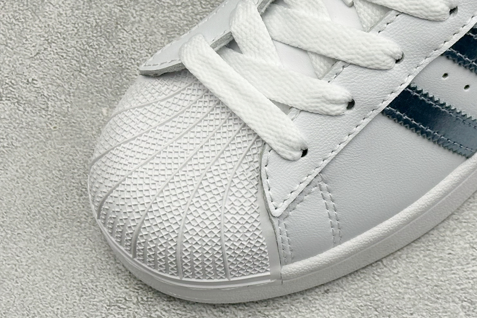 AD Originals Superstar 2 贝壳头板鞋 采用全新头层拼接皮革材质 后跟采用特色3D立体印字 渠道正 AD Originals Superstar 2 贝壳头板鞋 采用全新头层拼接皮革材质 后跟采用特色3D立体印字 渠道正
