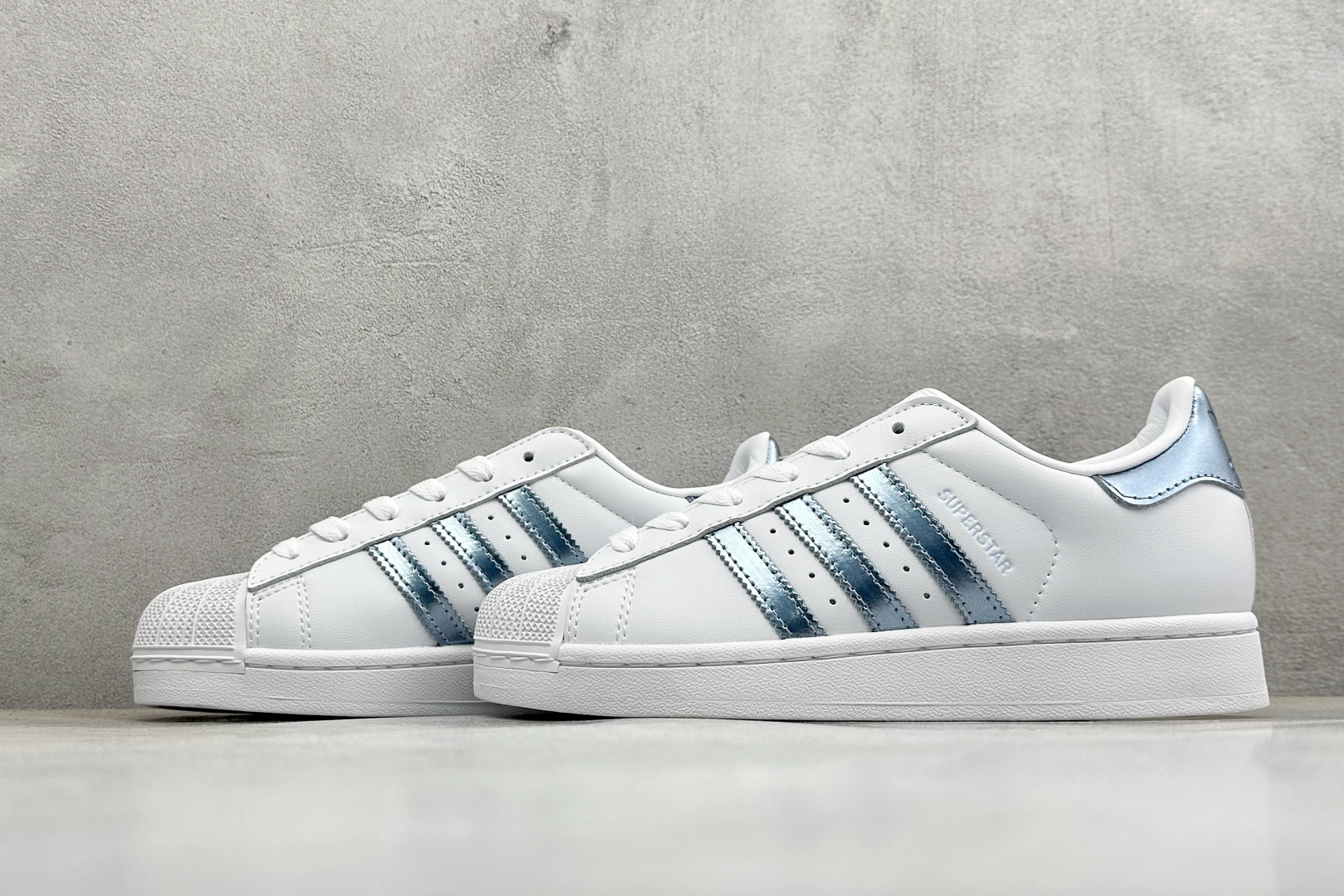 AD Originals Superstar 2 贝壳头板鞋 采用全新头层拼接皮革材质 后跟采用特色3D立体印字 渠道正 AD Originals Superstar 2 贝壳头板鞋 采用全新头层拼接皮革材质 后跟采用特色3D立体印字 渠道正