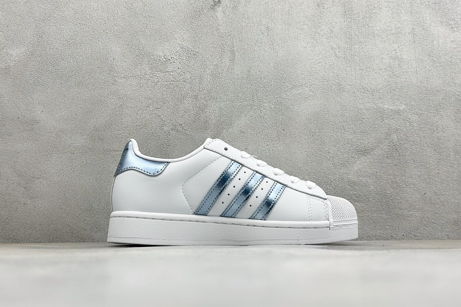 AD Originals Superstar 2 贝壳头板鞋 采用全新头层拼接皮革材质 后跟采用特色3D立体印字 渠道正 AD Originals Superstar 2 贝壳头板鞋 采用全新头层拼接皮革材质 后跟采用特色3D立体印字 渠道正