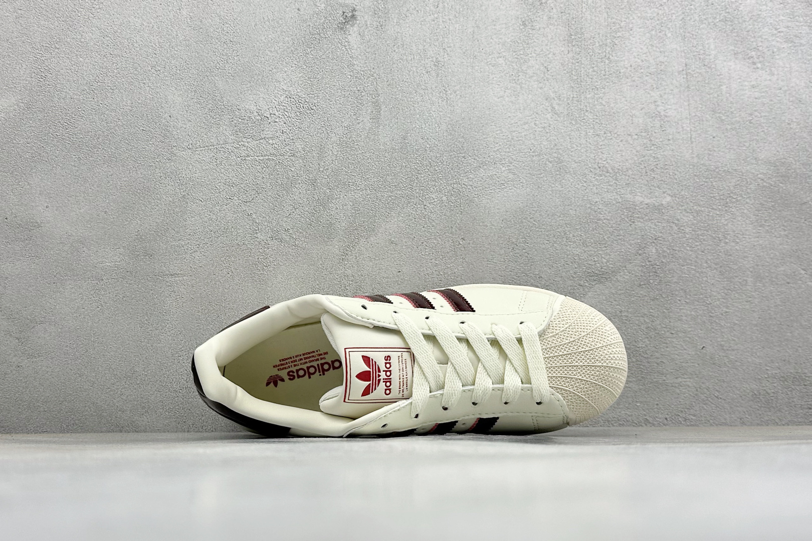 AD Originals Superstar 2 贝壳头板鞋 采用全新头层拼接皮革材质 后跟采用特色3D立体印字 渠道正 AD Originals Superstar 2 贝壳头板鞋 采用全新头层拼接皮革材质 后跟采用特色3D立体印字 渠道正