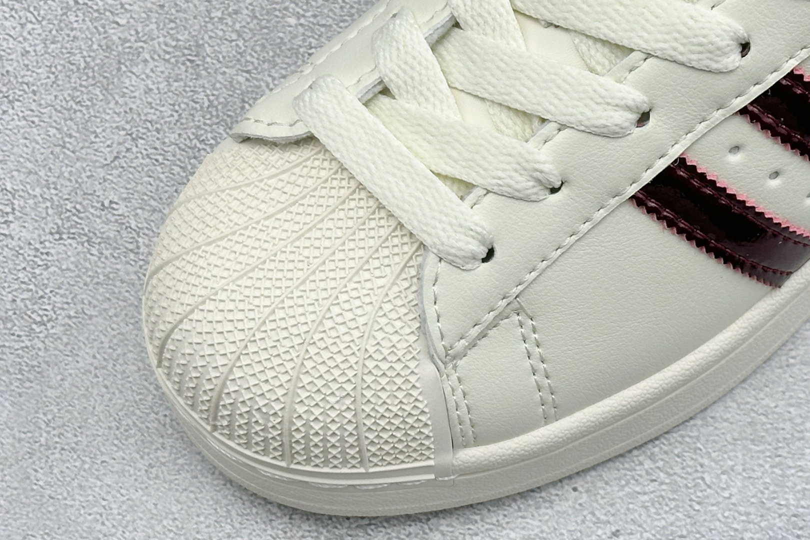 AD Originals Superstar 2 贝壳头板鞋 采用全新头层拼接皮革材质 后跟采用特色3D立体印字 渠道正 AD Originals Superstar 2 贝壳头板鞋 采用全新头层拼接皮革材质 后跟采用特色3D立体印字 渠道正