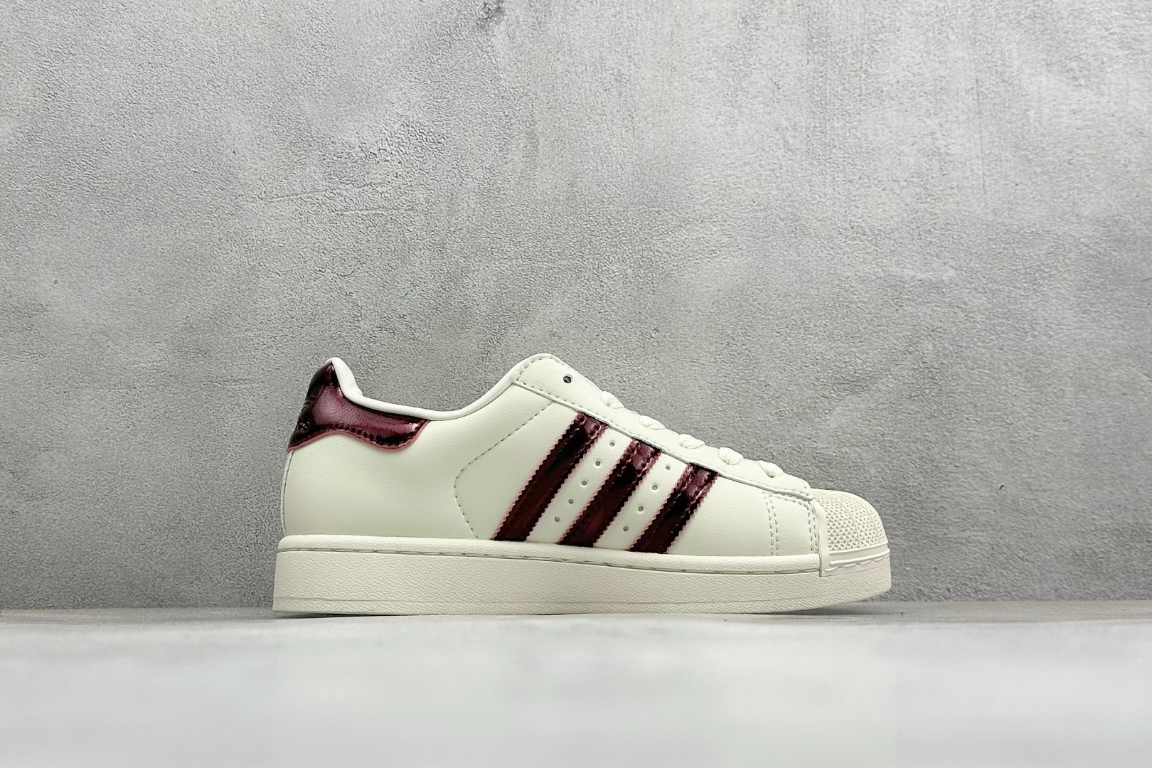AD Originals Superstar 2 贝壳头板鞋 采用全新头层拼接皮革材质 后跟采用特色3D立体印字 渠道正 AD Originals Superstar 2 贝壳头板鞋 采用全新头层拼接皮革材质 后跟采用特色3D立体印字 渠道正