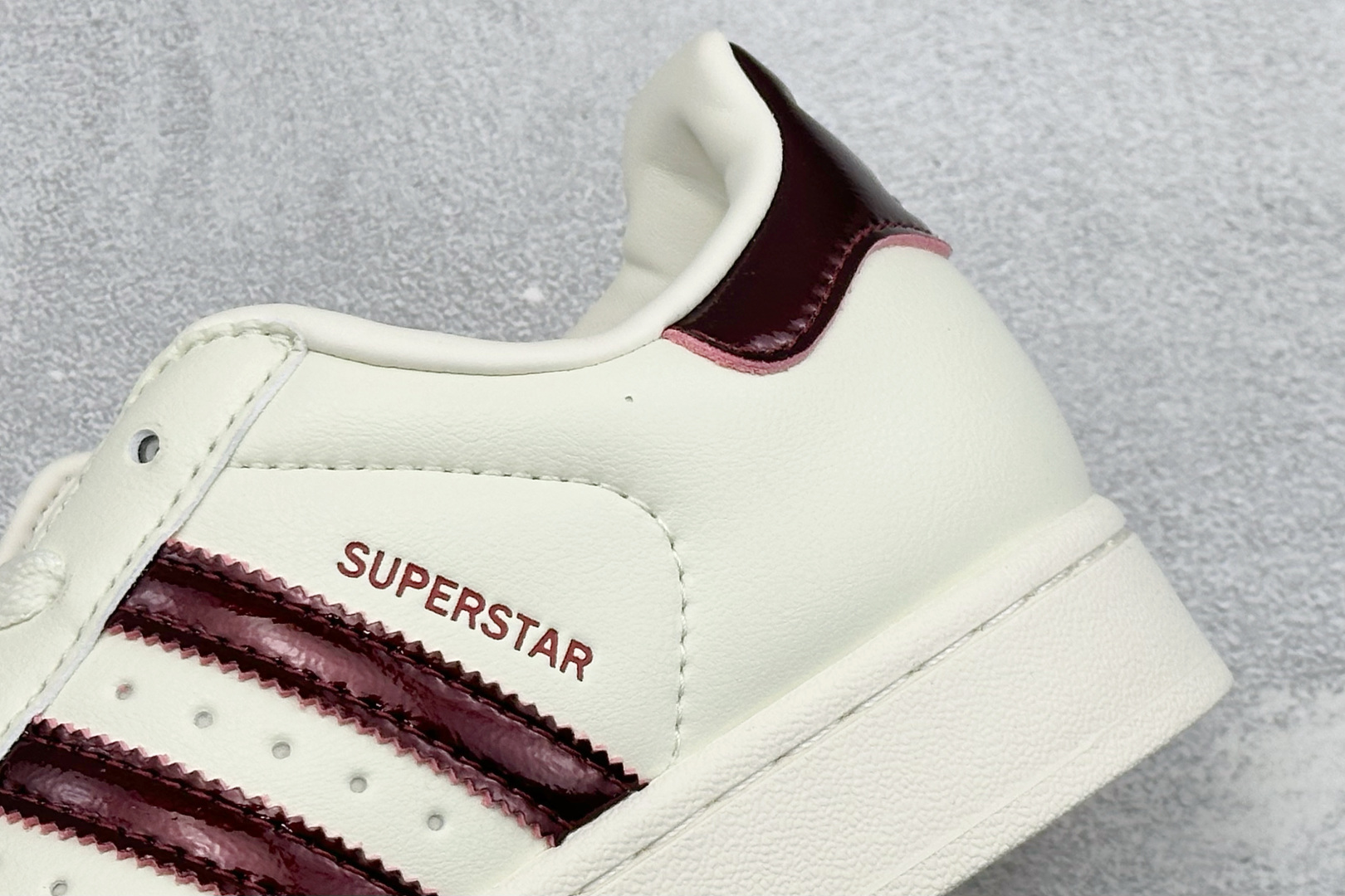 AD Originals Superstar 2 贝壳头板鞋 采用全新头层拼接皮革材质 后跟采用特色3D立体印字 渠道正 AD Originals Superstar 2 贝壳头板鞋 采用全新头层拼接皮革材质 后跟采用特色3D立体印字 渠道正