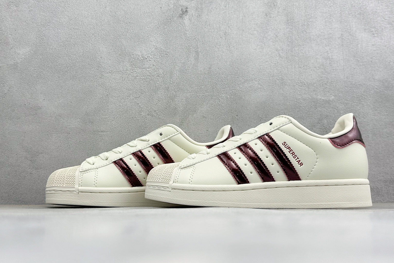 AD Originals Superstar 2 贝壳头板鞋 采用全新头层拼接皮革材质 后跟采用特色3D立体印字 渠道正 AD Originals Superstar 2 贝壳头板鞋 采用全新头层拼接皮革材质 后跟采用特色3D立体印字 渠道正