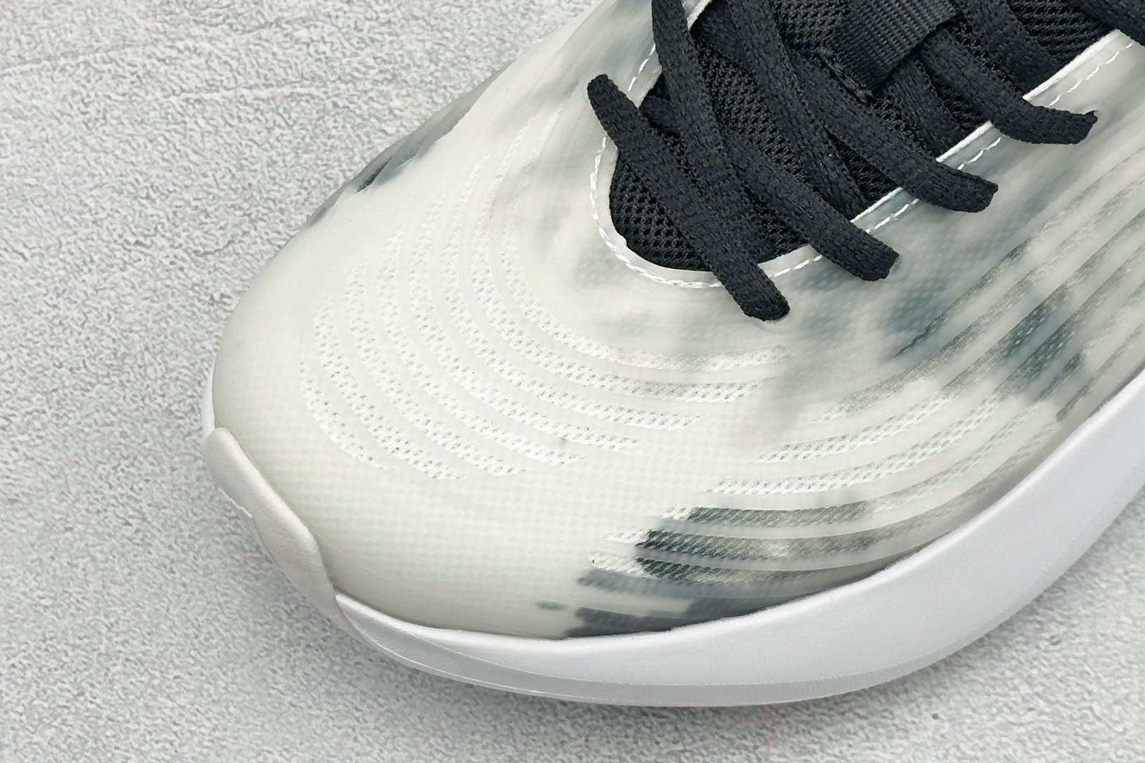 TF版ADIDAS 阿迪舒适百搭防滑耐磨 低帮休闲跑步鞋 中底配置方面搭载全掌Lightstrike Pro 鞋面采用透 TF版ADIDAS 阿迪舒适百搭防滑耐磨 低帮休闲跑步鞋 中底配置方面搭载全掌Lightstrike Pro 鞋面采用透